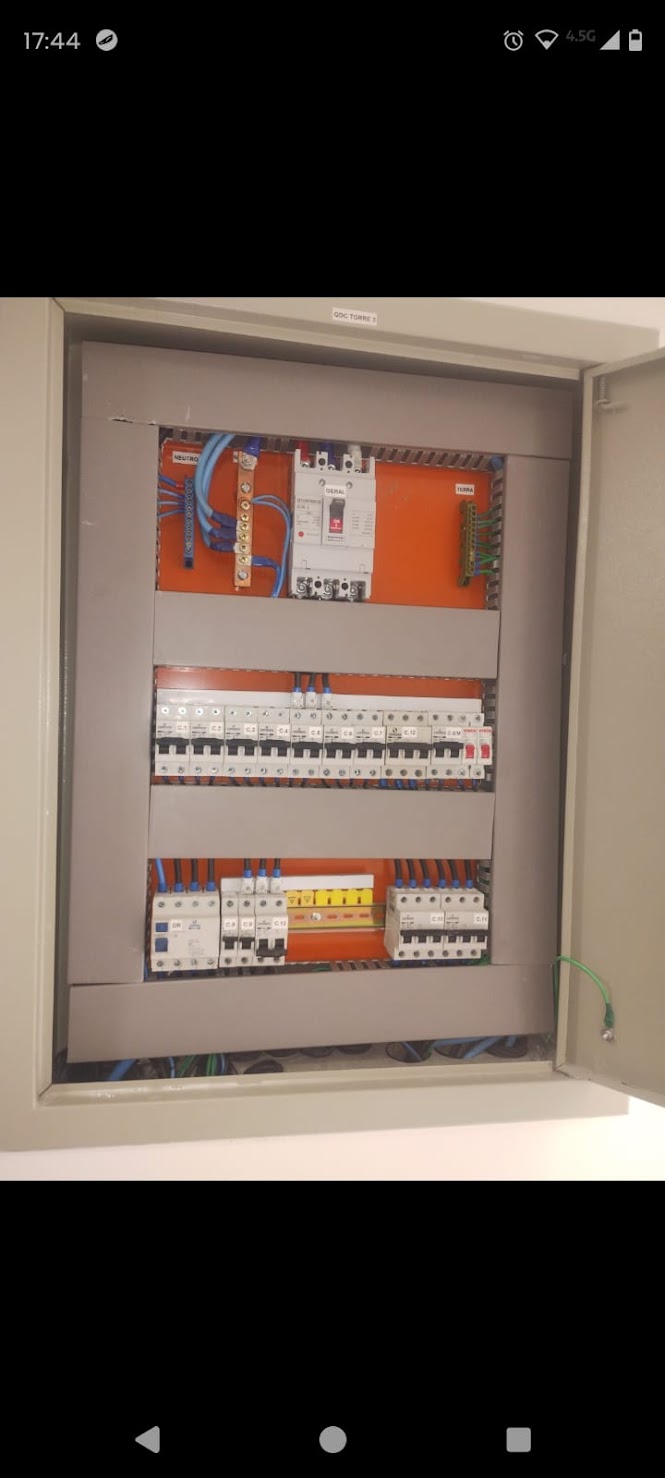 Serviço de eletricista profissional